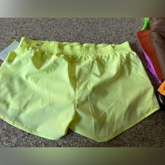 All in Motion Women's 3.5" Shorts Size L or XL NWT Neon Yellow - Picture 7 of 12